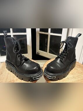 Women’s Black Lace-Up Platform Combat Boots